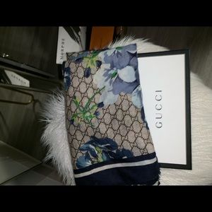 Gucci scarf